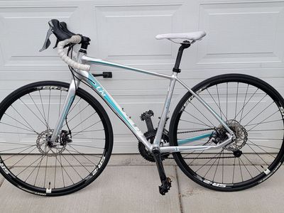 Used - Giant Liv Avail 2: Aluminum Road Bike with Disc Brakes, Small