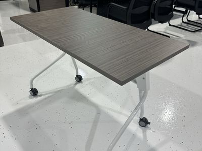 4 foot flip tables