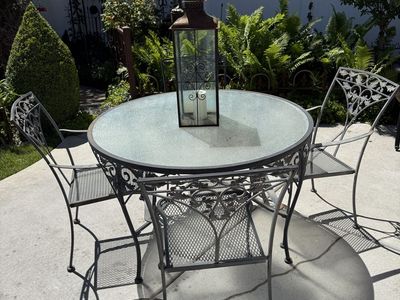Beautiful vintage all metal patio set with 4 chairs acorn ivy design