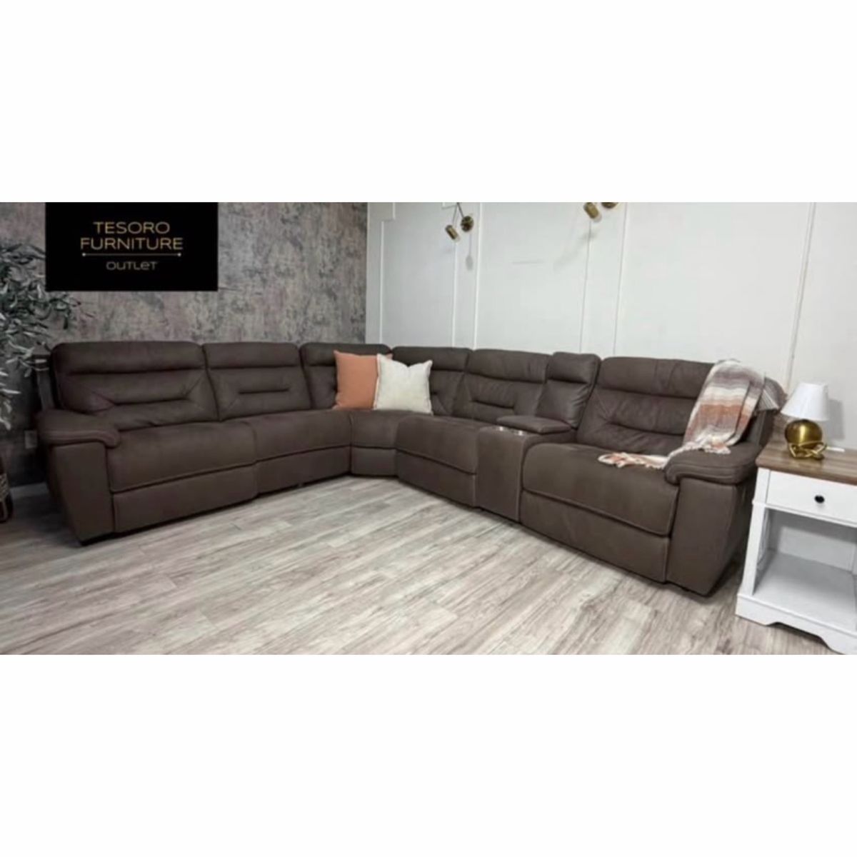FLETCHER UPHOLSTERY RECLINER SECTIONAL WE OFFER DELIVERY.