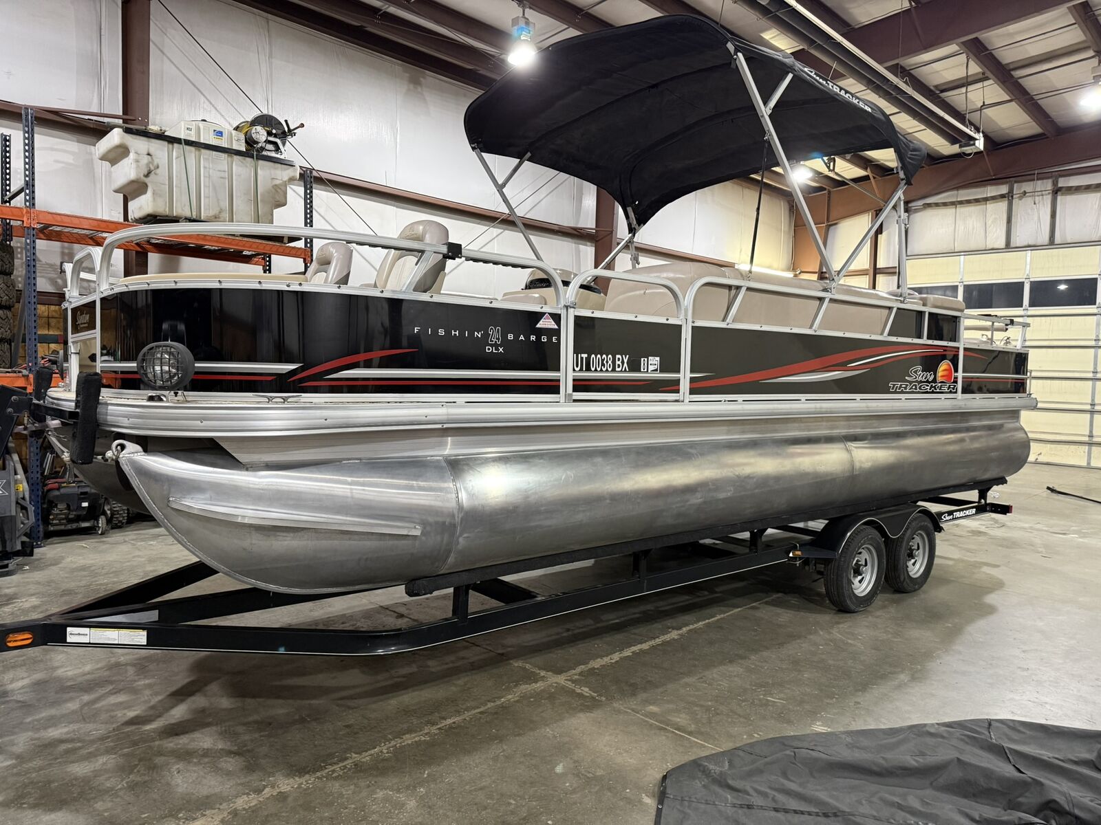 2013 Sun Tracker, Pontoon boat