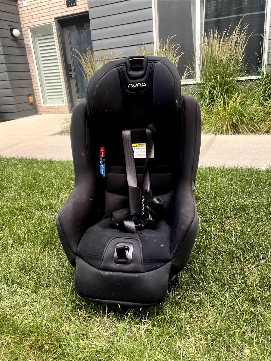 Nuna Rava Convertible Car Seat in Caviar - Infant & Toddler Safety Seat - Never in an Accident