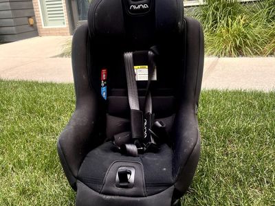 Nuna Rava Convertible Car Seat in Caviar - Infant & Toddler Safety Seat - Never in an Accident