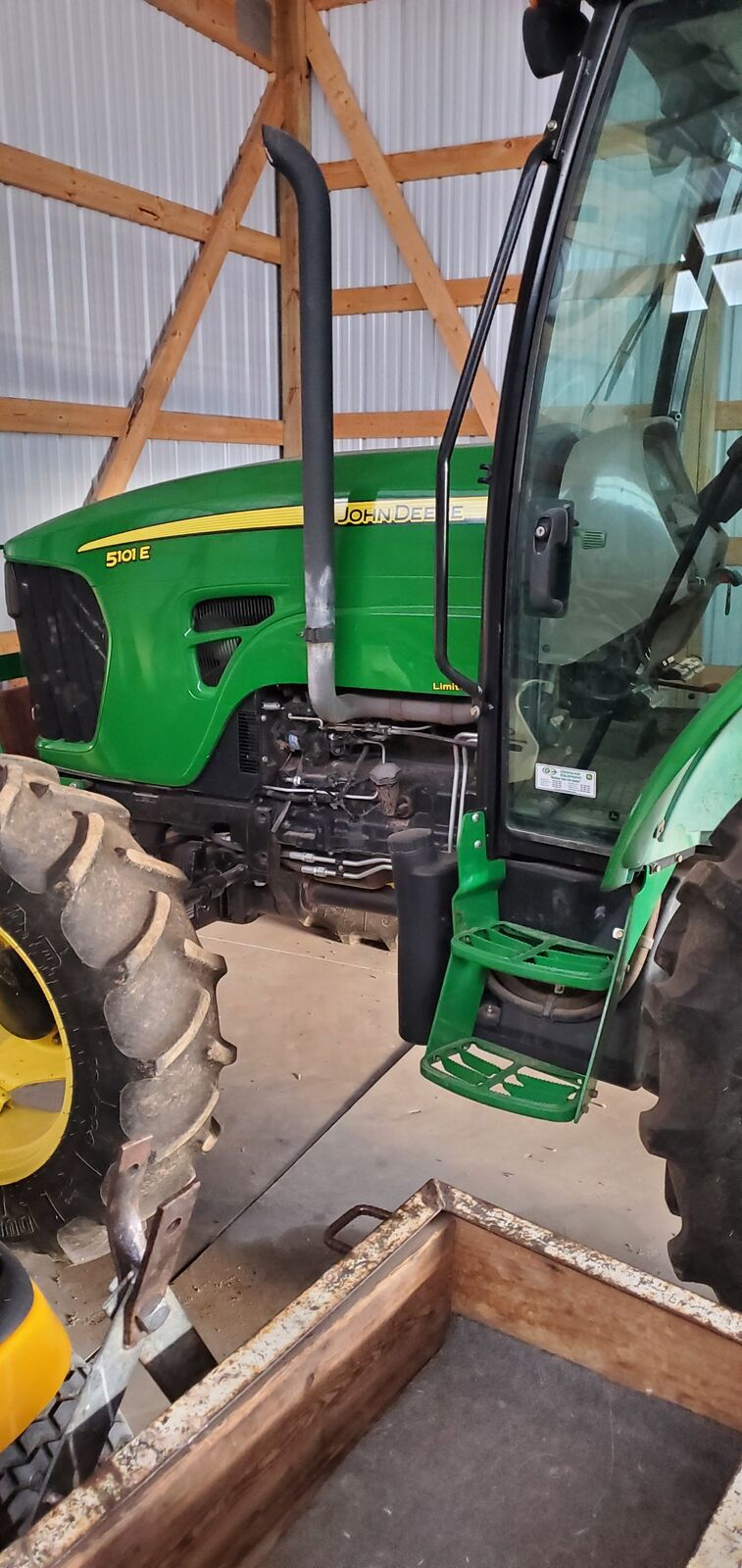 John Deere 5101E Barely Used
