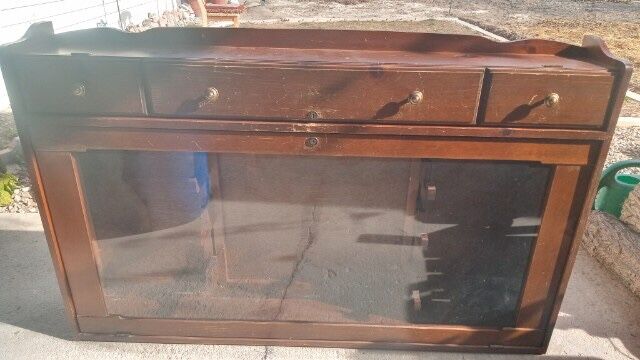 Locking Gun/Rifle or Maybe Display / Curio Cabinet