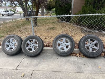 Set of 4 Jeep Factory Wheels with Kelly Edge A/T Tires 225/75r15