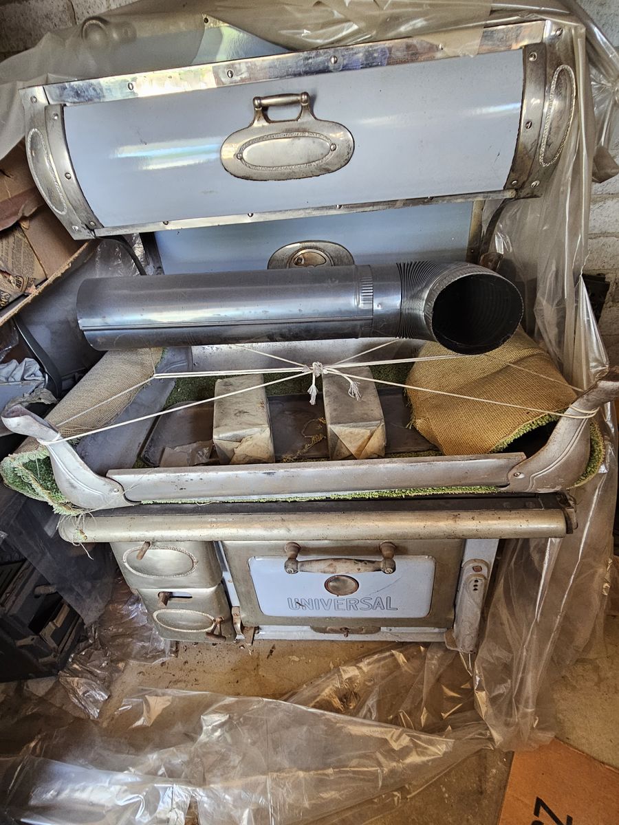 Antique Stove UNIVERSAL