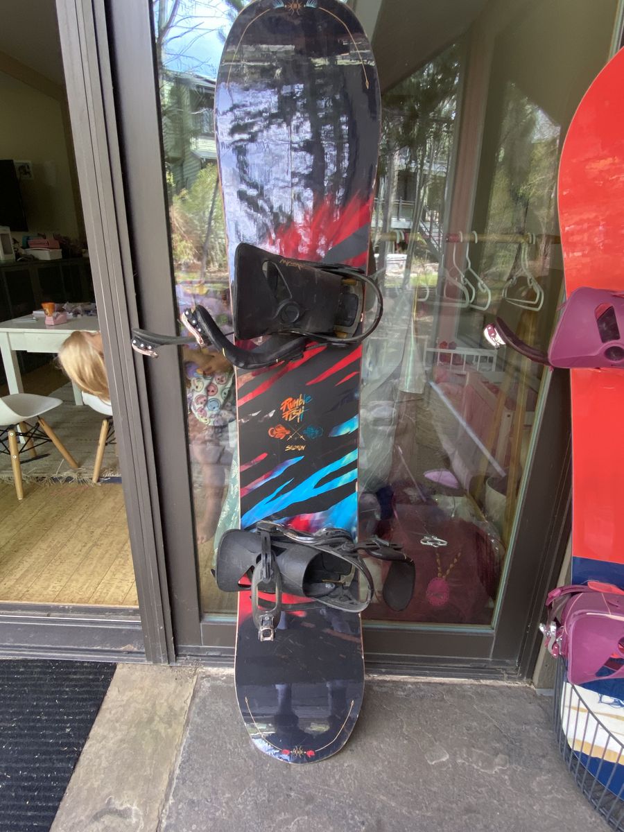 Salomon woman’s snowboard