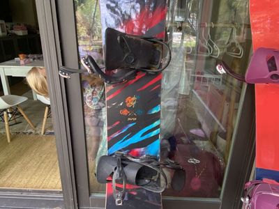 Salomon woman’s snowboard