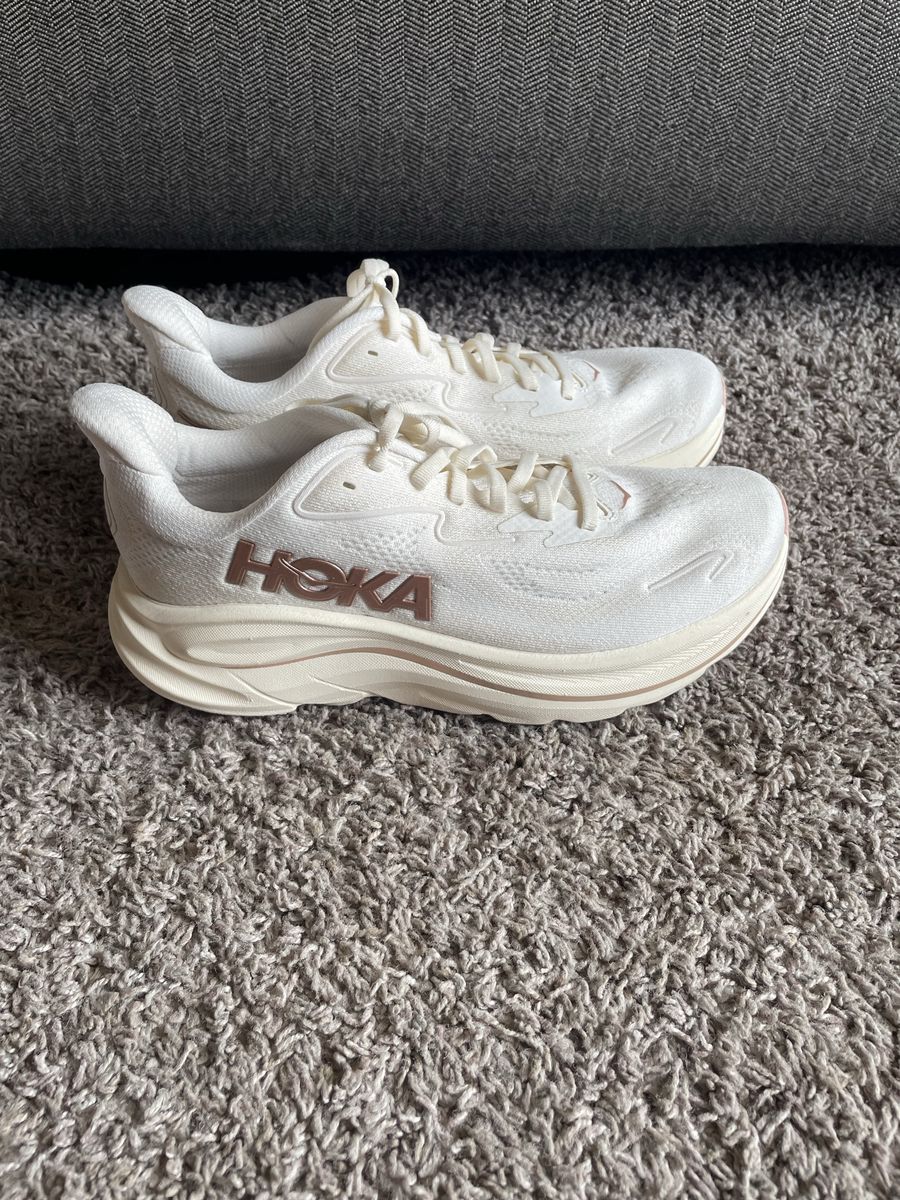 Hoka Clifton 9 running size 8.5B