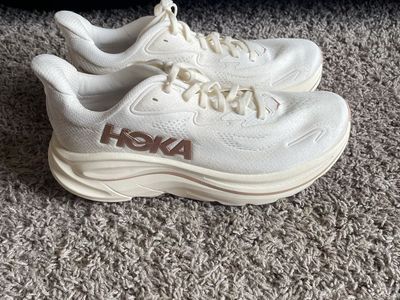 Hoka Clifton 9 running size 8.5B
