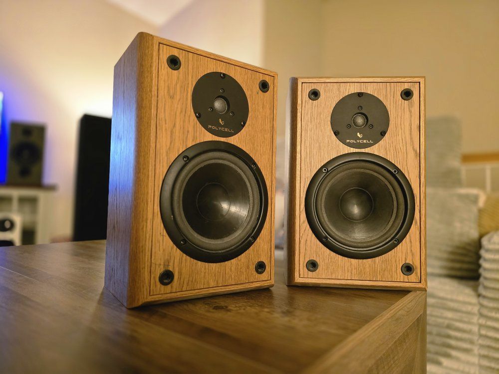 Vintage Infinity Reference One Bookshelf Speakers in Excellent Condition