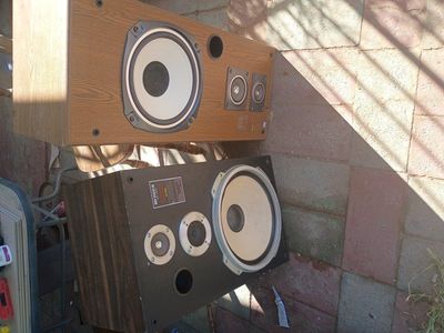two house speakers towers