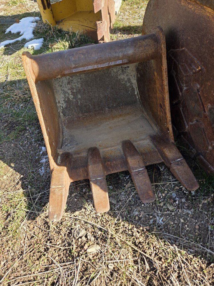 John Deere Mini Excavator Bucket 18" Tag style