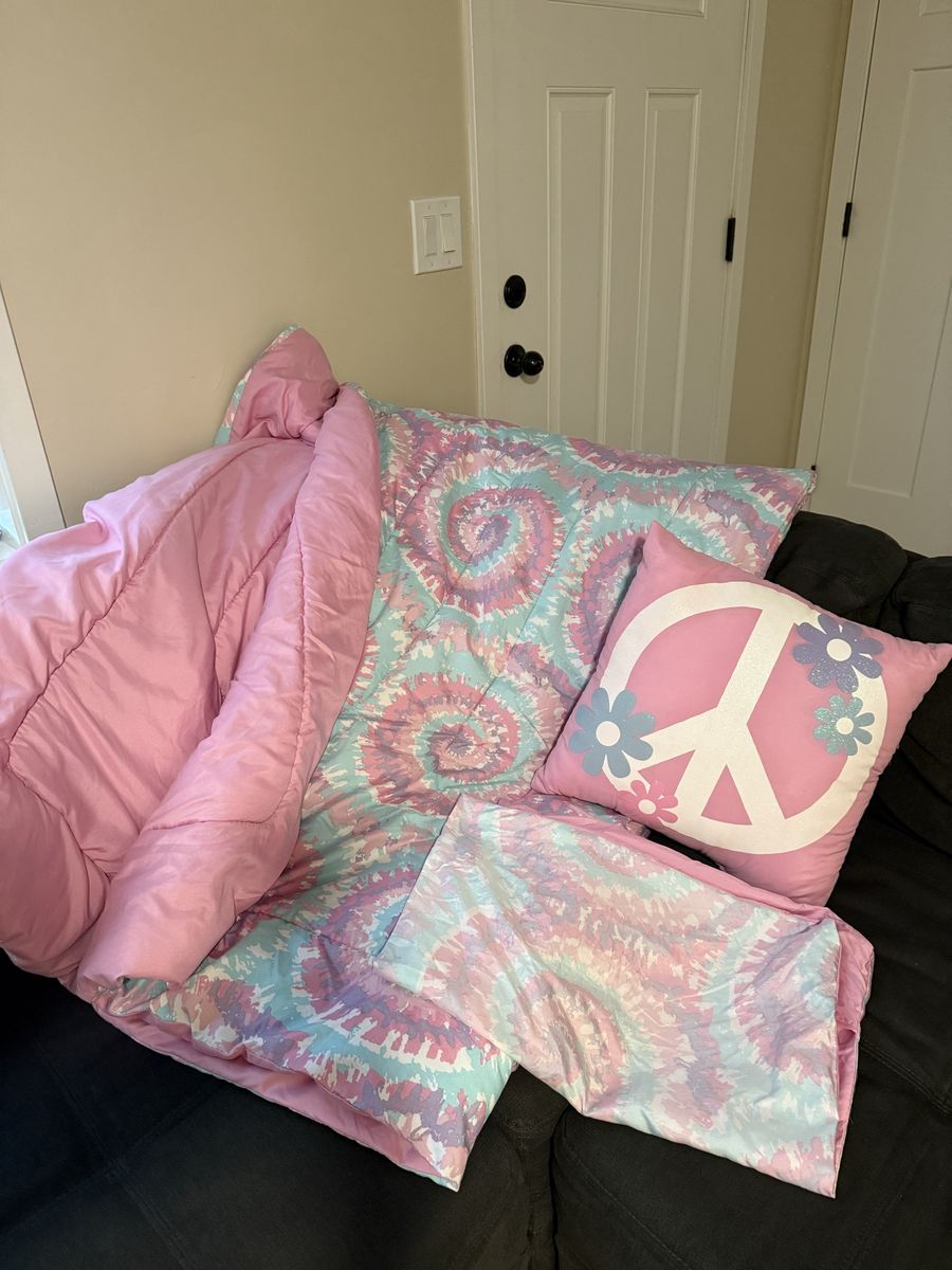 Twin pink tie-dye bedding set
