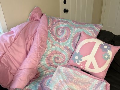 Twin pink tie-dye bedding set