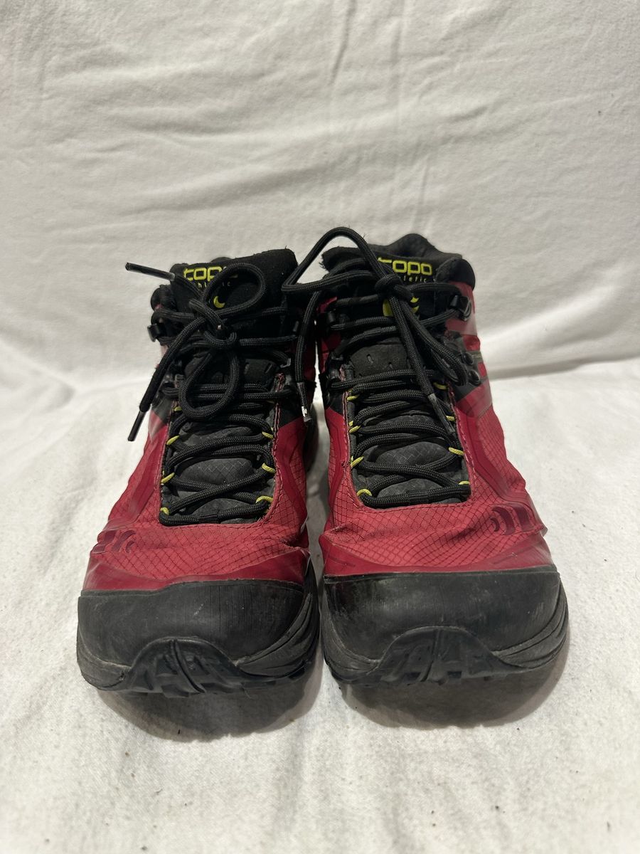 Topo women’s size 7.5 red/black trail venture shoe