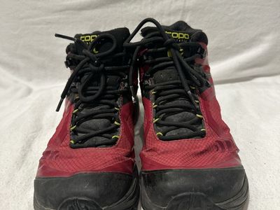 Topo women’s size 7.5 red/black trail venture shoe