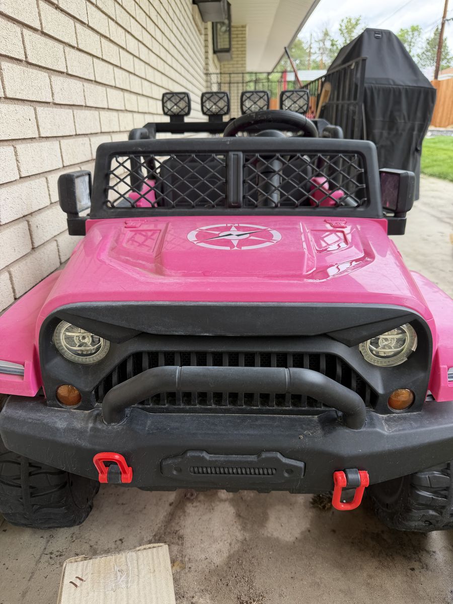 Kids 4x4 pink jeep car