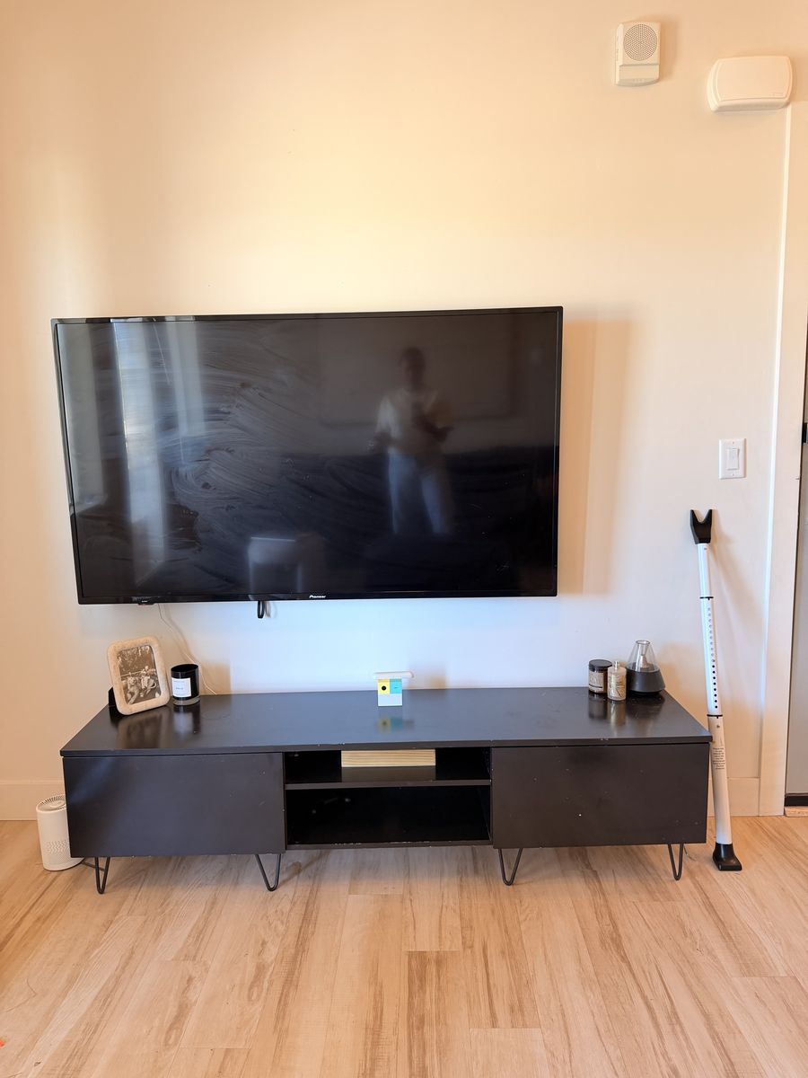 Main image 3
