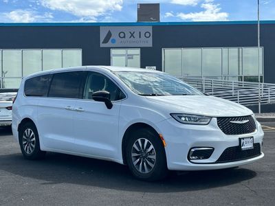 2024 Chrysler Pacifica Plug-In Hybrid Select