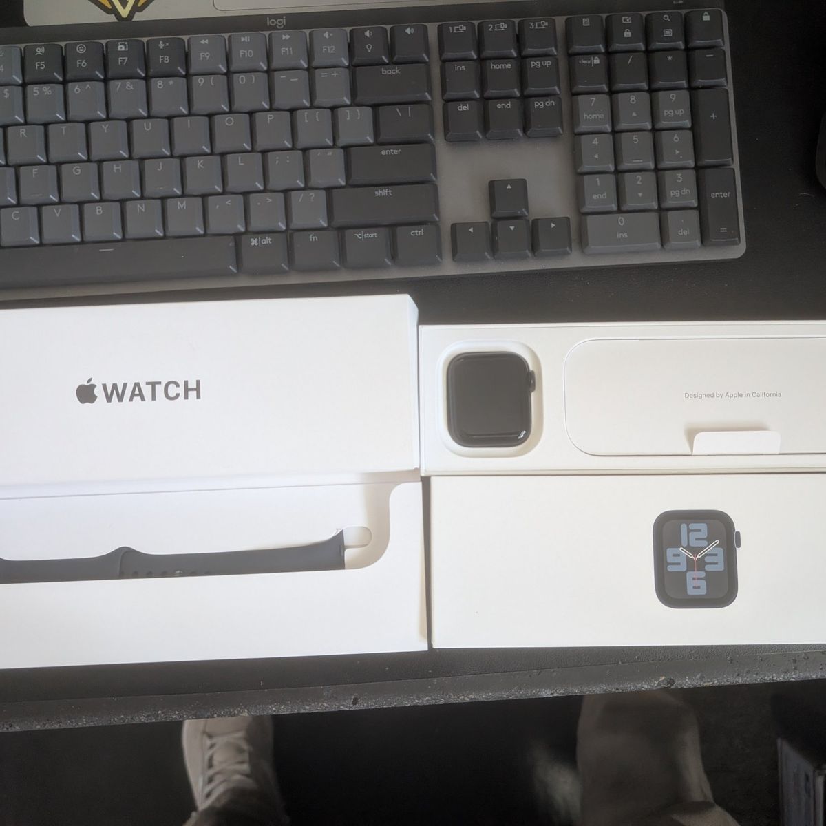 Apple watch se2 44mm Brand New