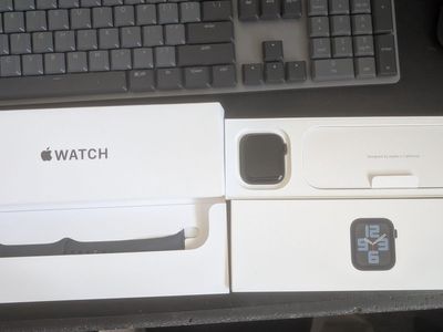 Apple watch se2 44mm Brand New