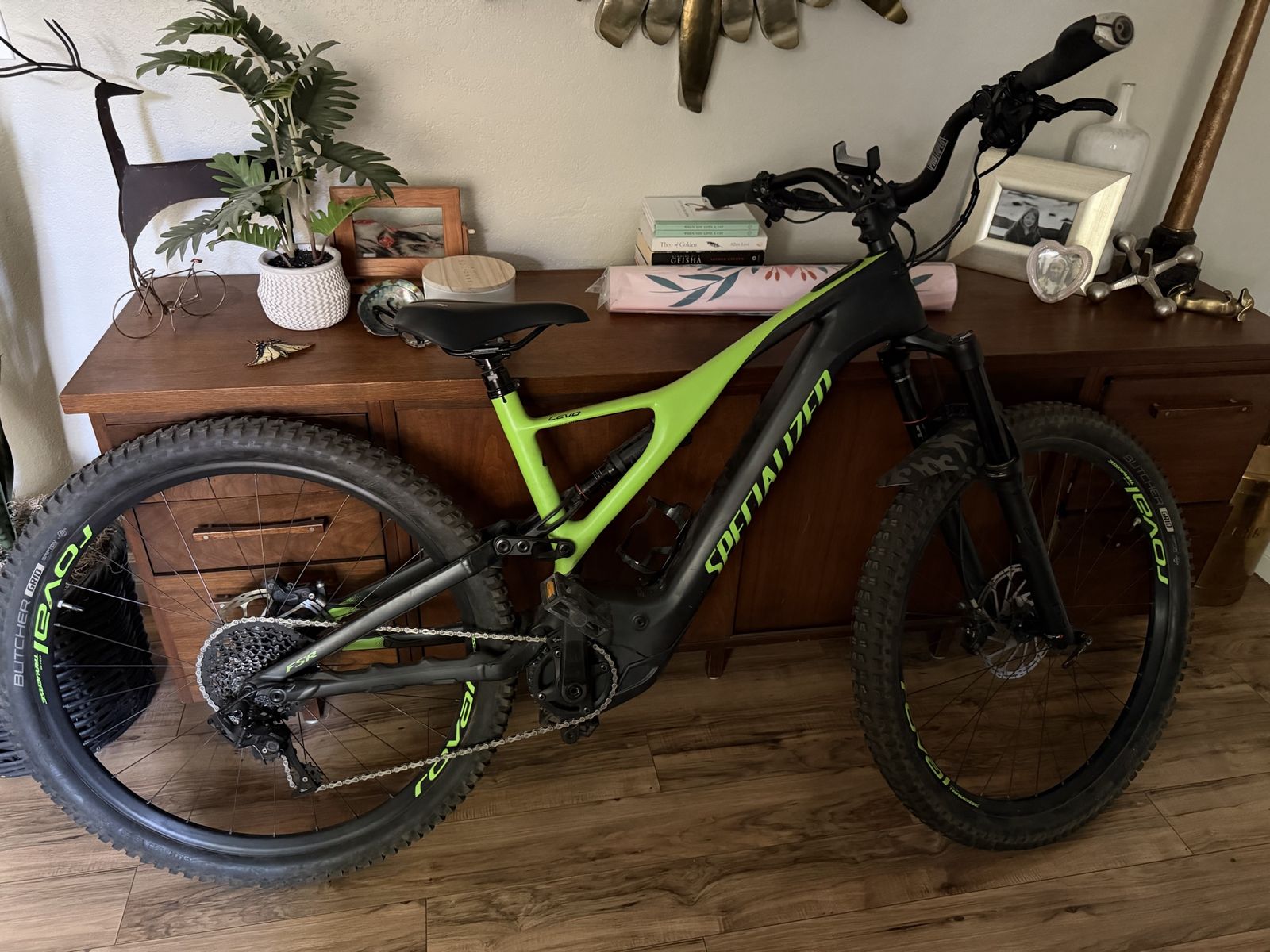 Specialized Turbo Levo Expert Carbon E-Mountain Bike - 2019, Large, less than 60 miles
