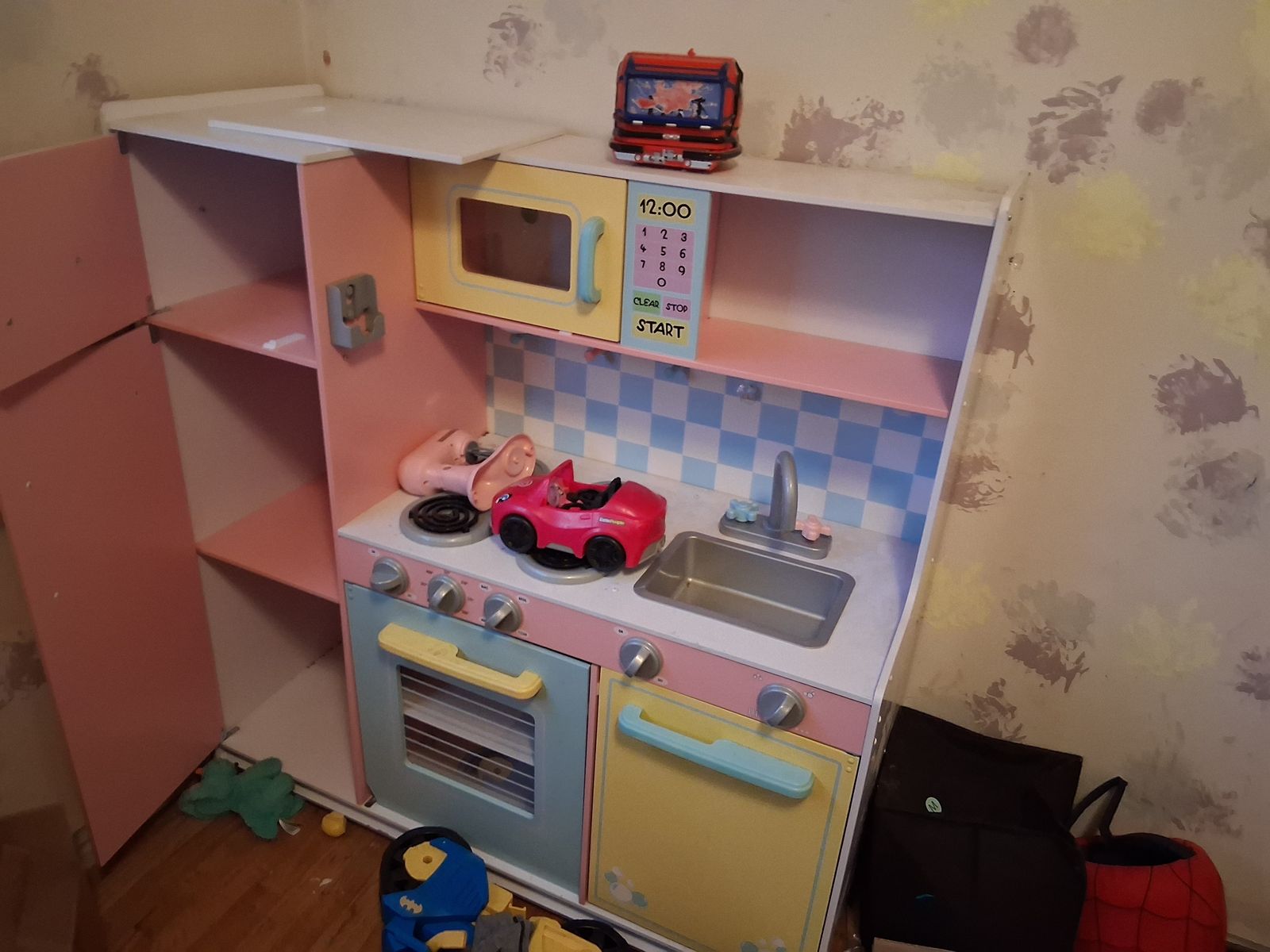 Play kitchen