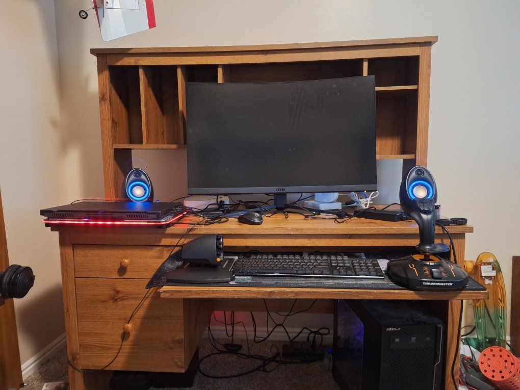 Wooden Computer Desk with Hutch and Pull-out Keyboard Tray