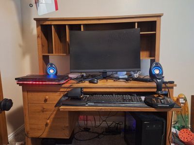 Wooden Computer Desk with Hutch and Pull-out Keyboard Tray