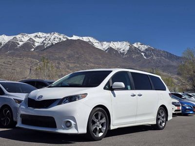 2013 TOYOTA SIENNA SE 8-Passenger