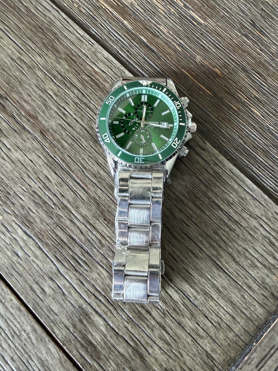 Men’s Green Dial Watch – Stainless Steel Style