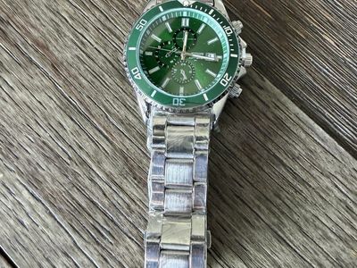 Men’s Green Dial Watch – Stainless Steel Style