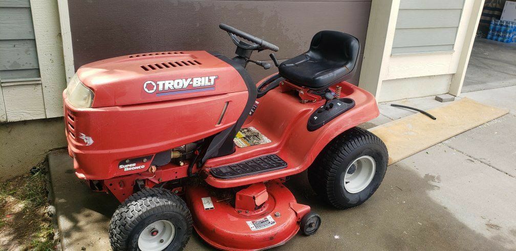 Troy-bilt Bronco riding lawn mower