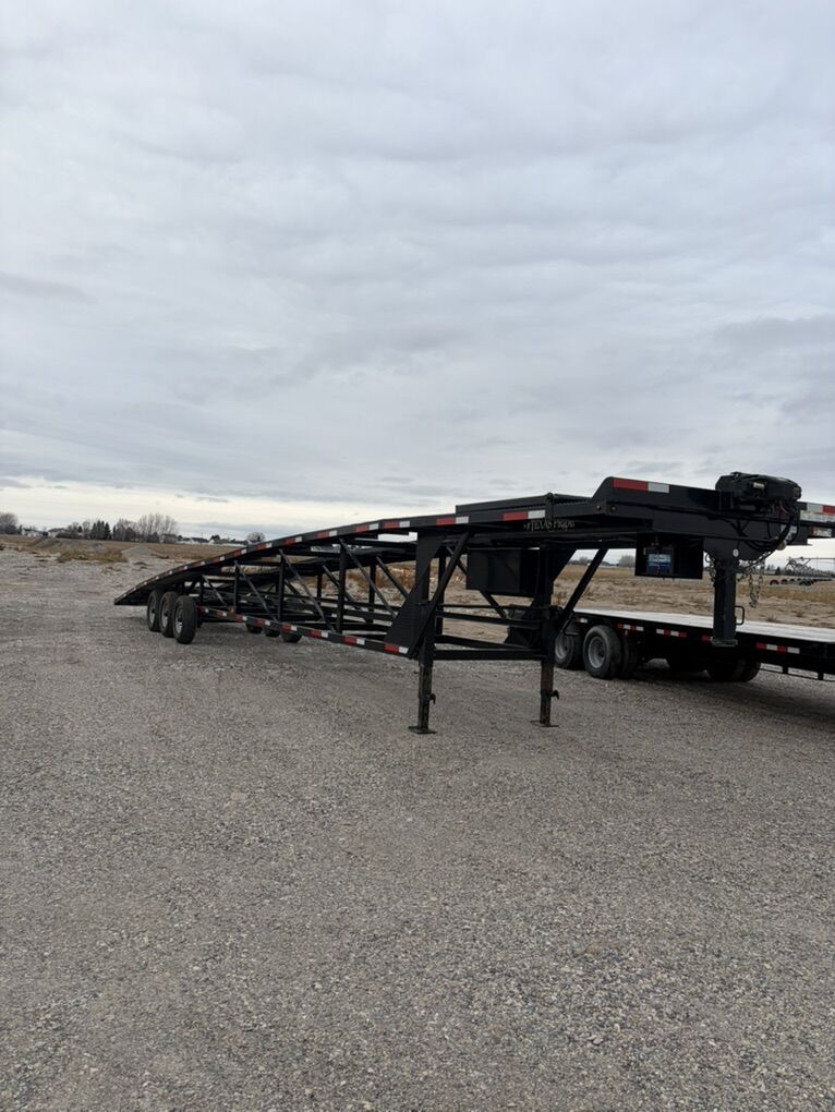 Car Hauling Gooseneck Trailer