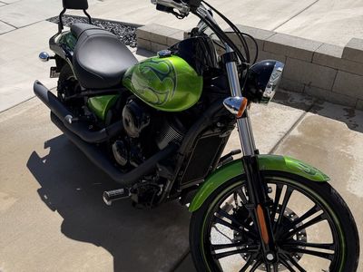 2014 Kawasaki Vulcan 900 Custom with the factory green flame/fire paint LOW MILES