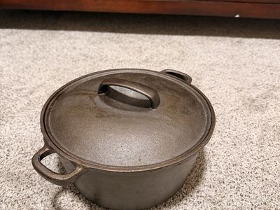 Cast iron pot legless