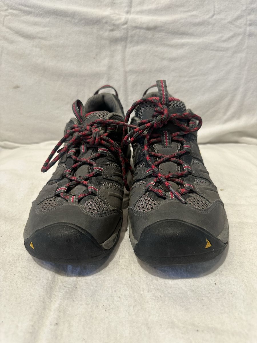 Keen women’s size 8.5 gray leather and textile with hot pink trim, hiking shoes