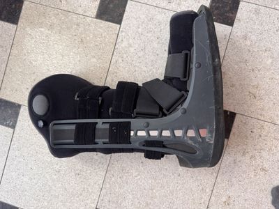 DonJoy MaxTrax II Walking Boot - Size XL, Black