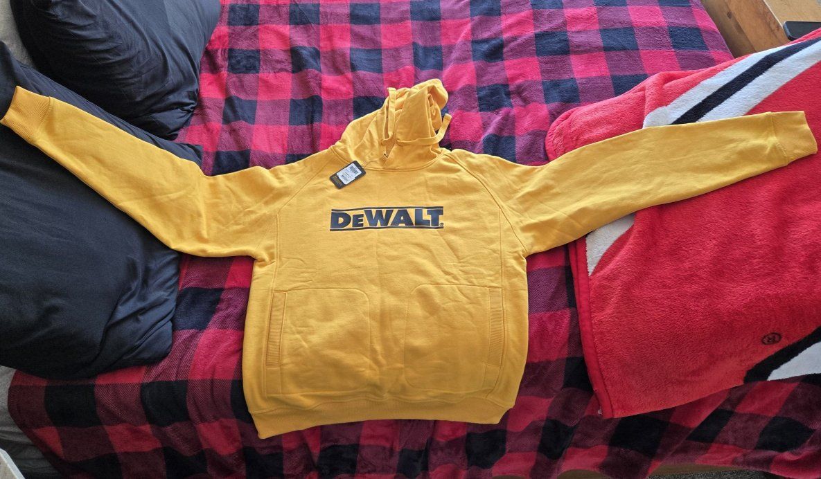 DeWalt hoodie L/XL NEW