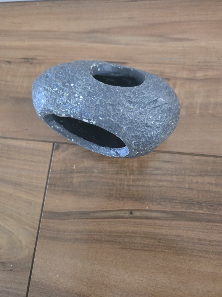 small stone hide