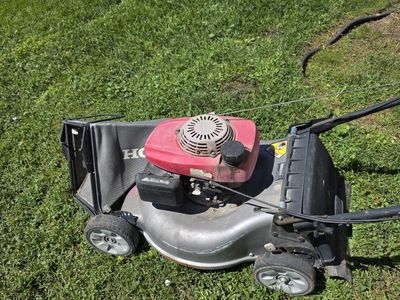 for parts or repair Honda Gas Powered Walk Behind Lawn Mower with Grass Bag