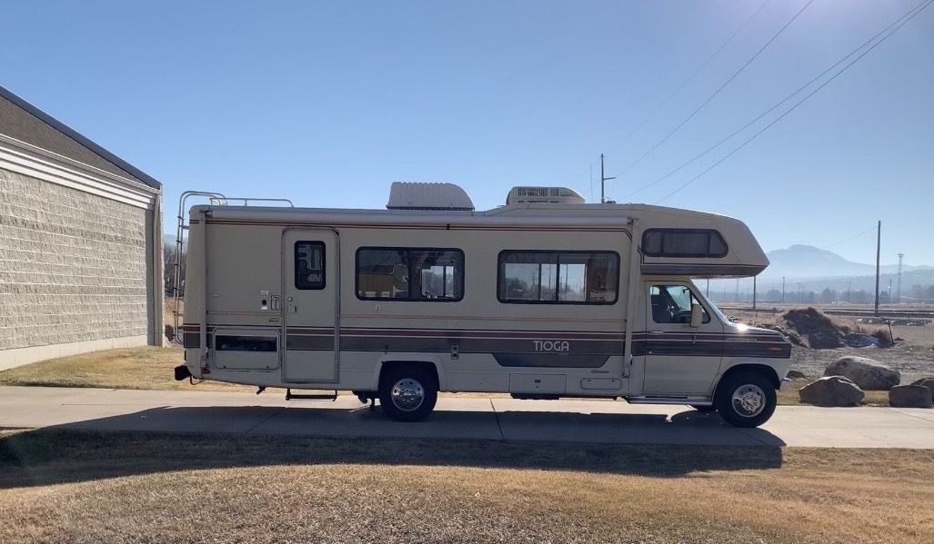 1989 Fleetwood Tioga Ford F350 C Class Motorhome - 460 Engine, Sleeps 6, AC, Onan Generator