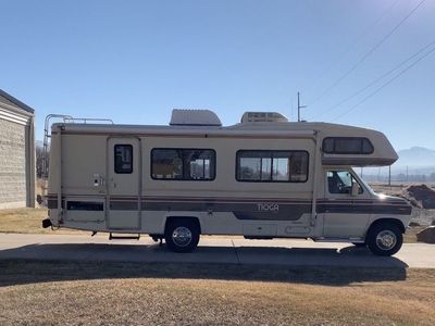 1989 Fleetwood Tioga Ford F350 C Class Motorhome - 460 Engine, Sleeps 6, AC, Onan Generator