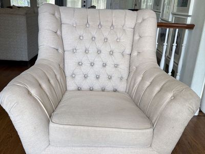 Cream Tufted Armchair / Accent Chair