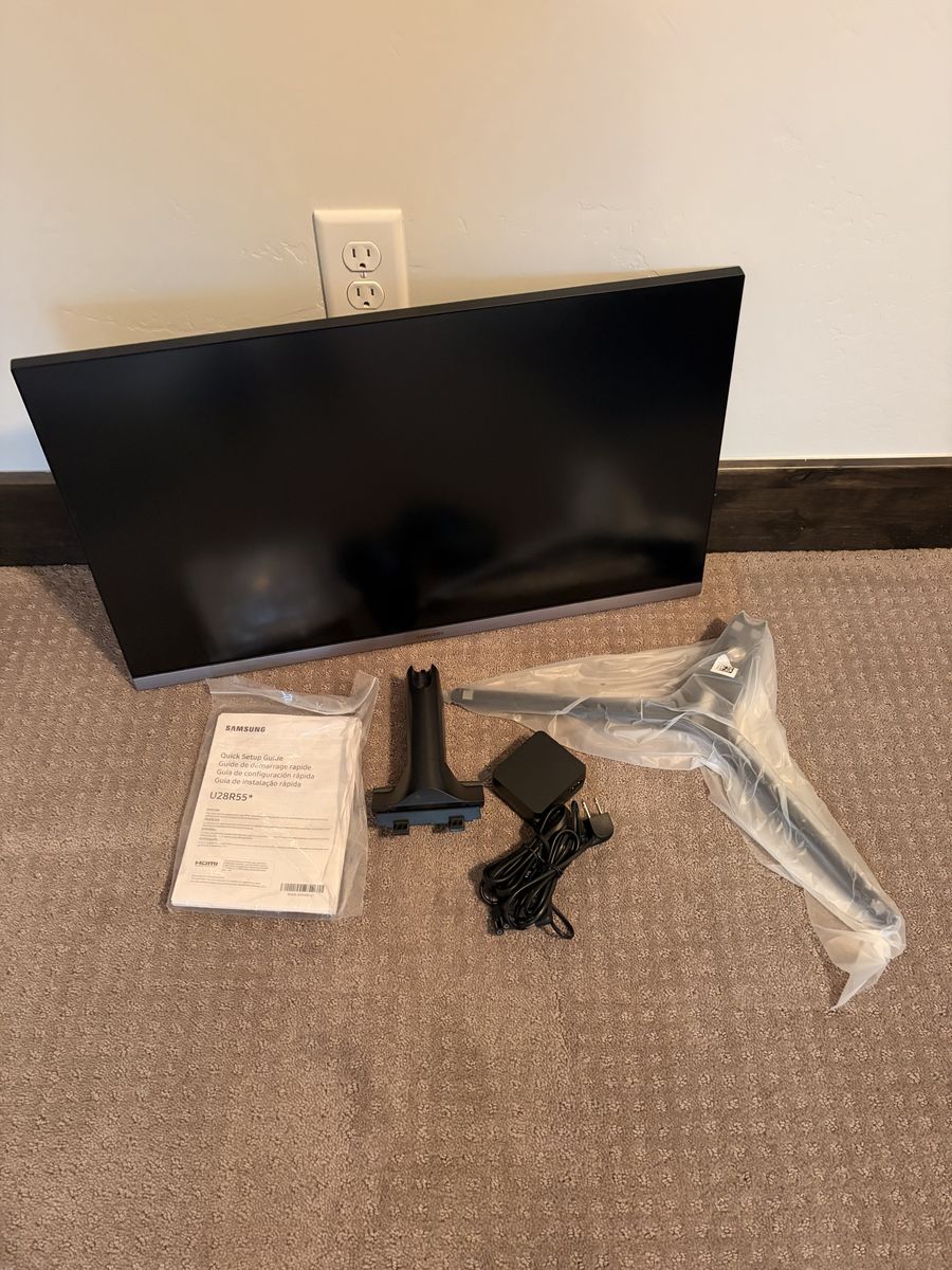 Samsung 28” 4K UHD IPS Monitor (U28R550UQN / UR55) - Great condition