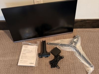 Samsung 28” 4K UHD IPS Monitor (U28R550UQN / UR55) - Great condition