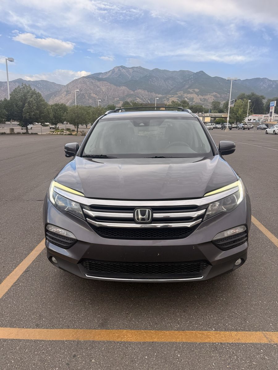 2017 Honda Pilot Touring w/Navi w/DVD