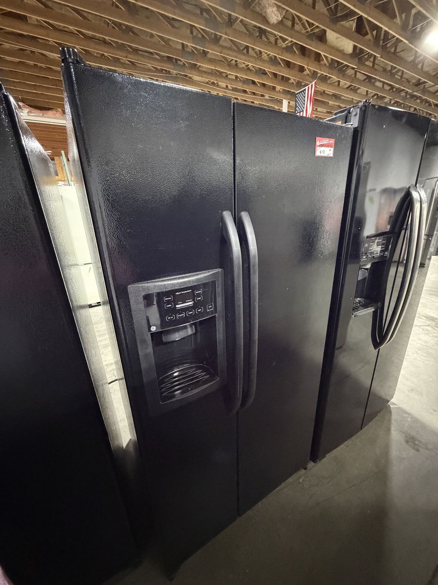 GOOD DEALS! NICE GE SIDE BY SIDE FRIDGE